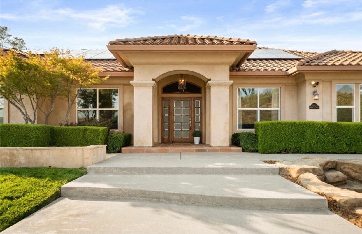 Pending Listing by @barrosorealestateteam: 824 Whispering Winds Lane